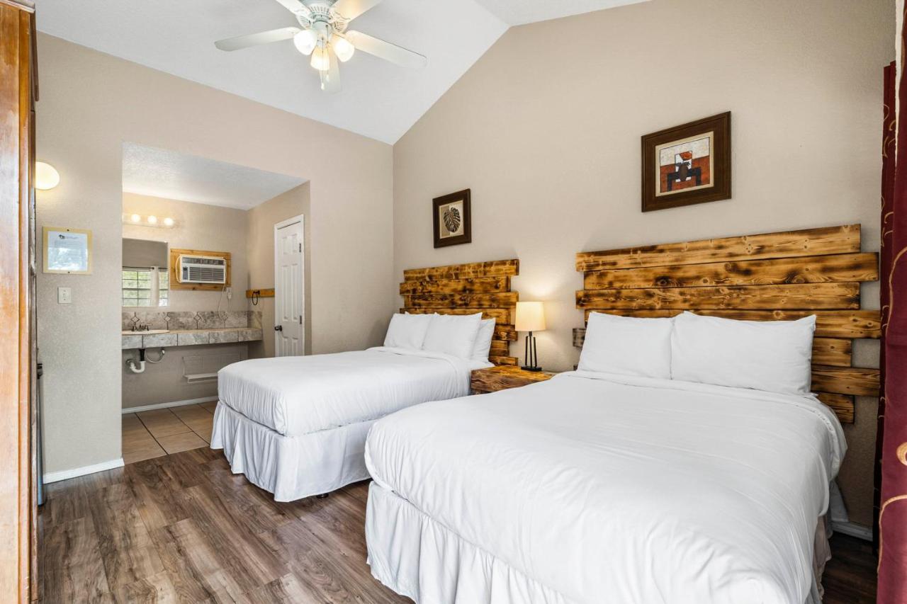 The Claire Hotel Canyon Lake Esterno foto
