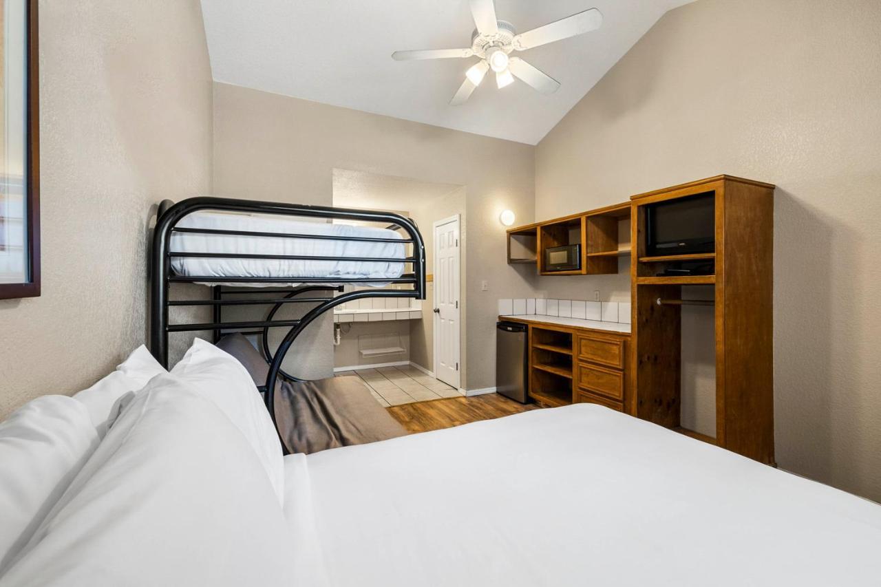 The Claire Hotel Canyon Lake Esterno foto