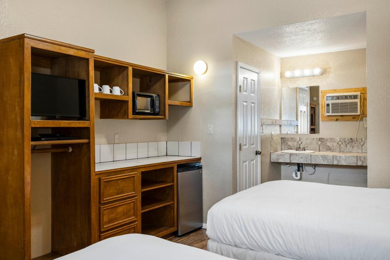The Claire Hotel Canyon Lake Esterno foto